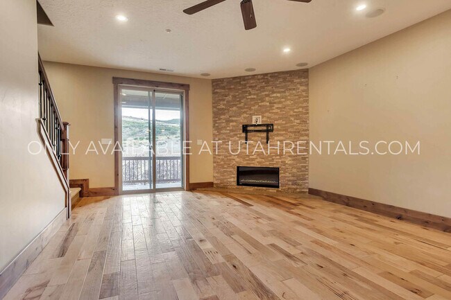 Building Photo - 13412 N Alexis Dr
