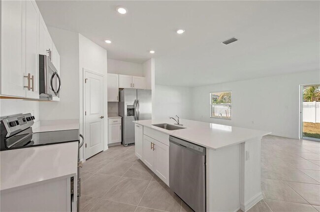 Building Photo - 1402 Kensington St