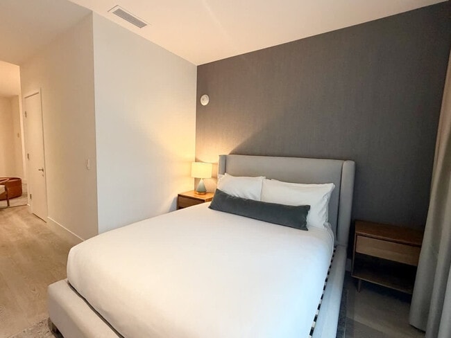 Building Photo - 239 SW 9th St