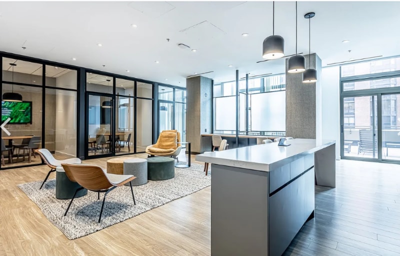 Building Photo - 6 E 9th St