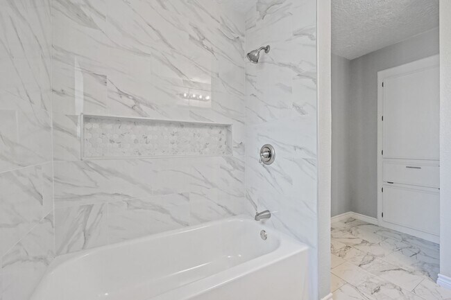 Building Photo - 16111 Fan Tail Dr