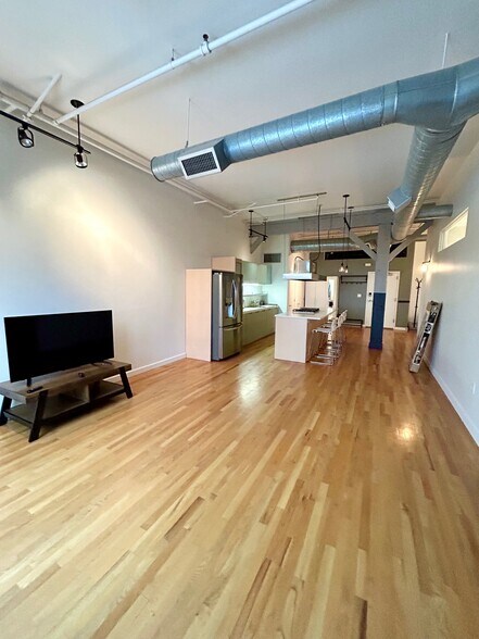 Building Photo - 159 W Broadway