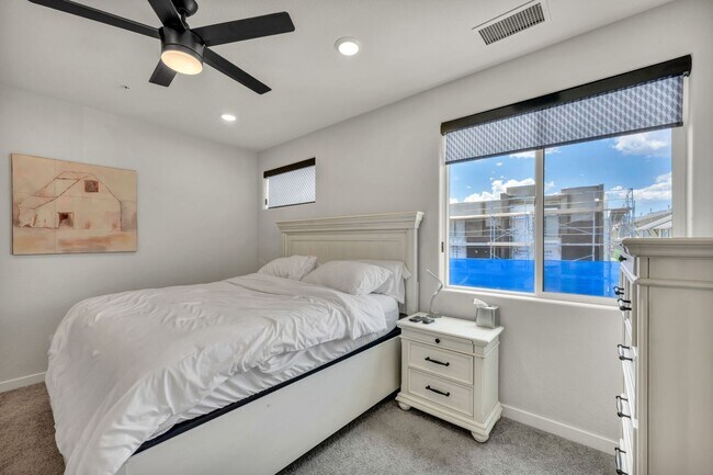 Building Photo - Fully Furnished Modern Townhome with utilities included and flexible lease options available