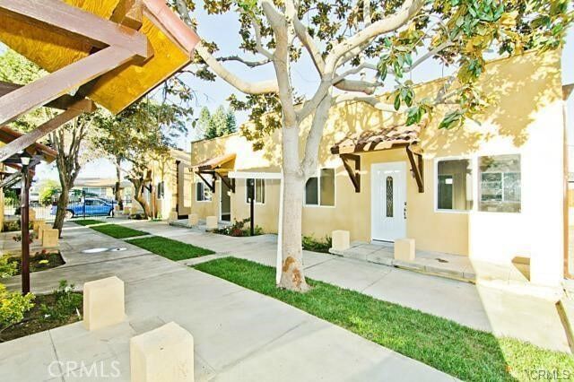 Building Photo - 620 1/2 W 59th Place Unit