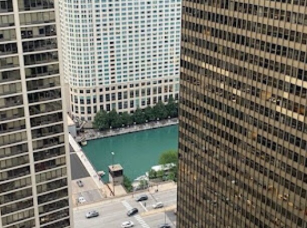 Building Photo - 222 N Columbus Dr