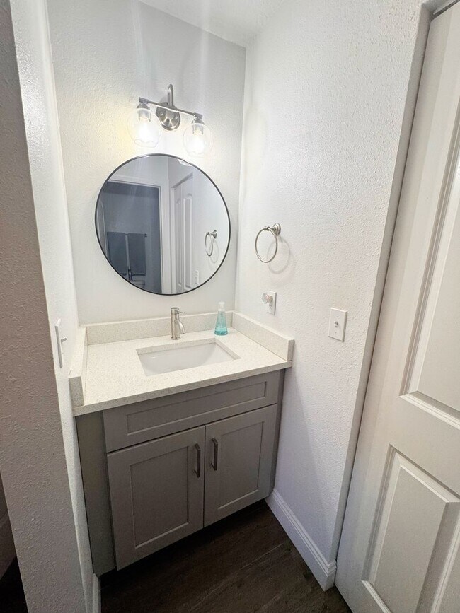 Building Photo - Welcome to Your Dream Home in the Heart of Largo!