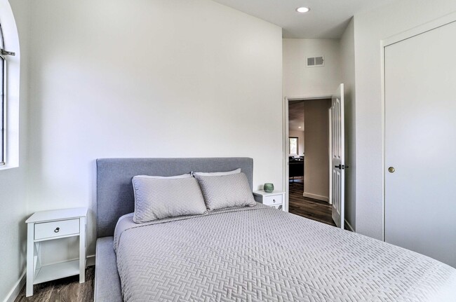 Building Photo - 44065 Dalea Ct