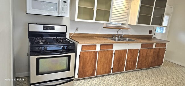 Building Photo - 1044 Mc Clendon St