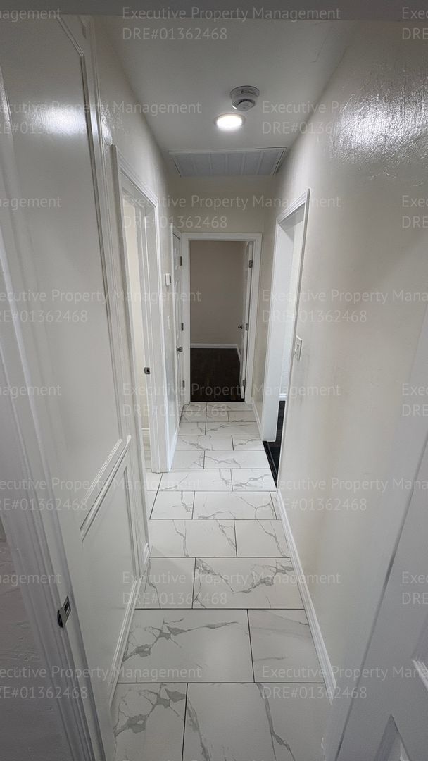 Building Photo - 2 bedroom 1 bathroom house located in the 93307 zipcode near E Brundage Ln/ Madison St