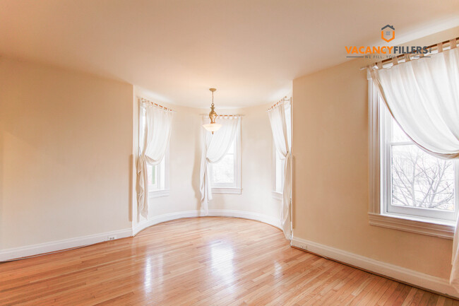 Building Photo - AMAZING central Mount Vernon 1 bd.! Laundr...