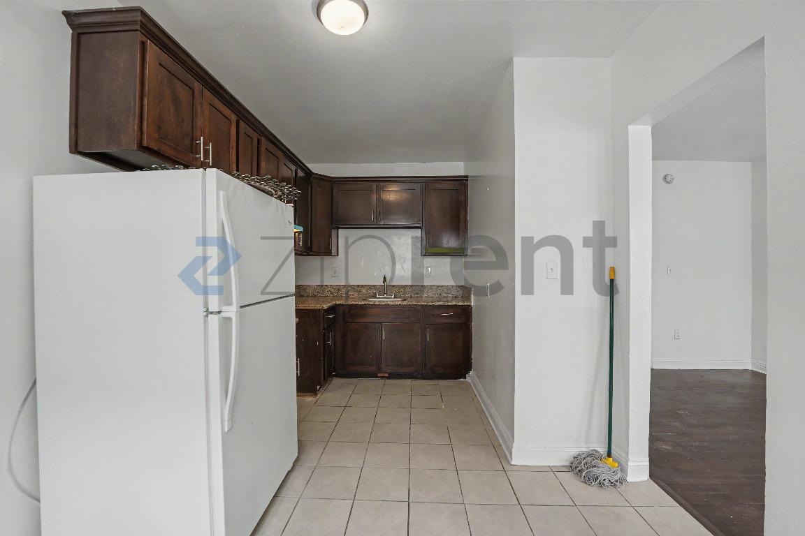 Building Photo - Unit 12