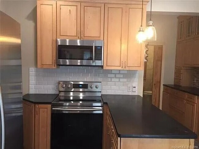 Building Photo - Queen Anne on Oxford