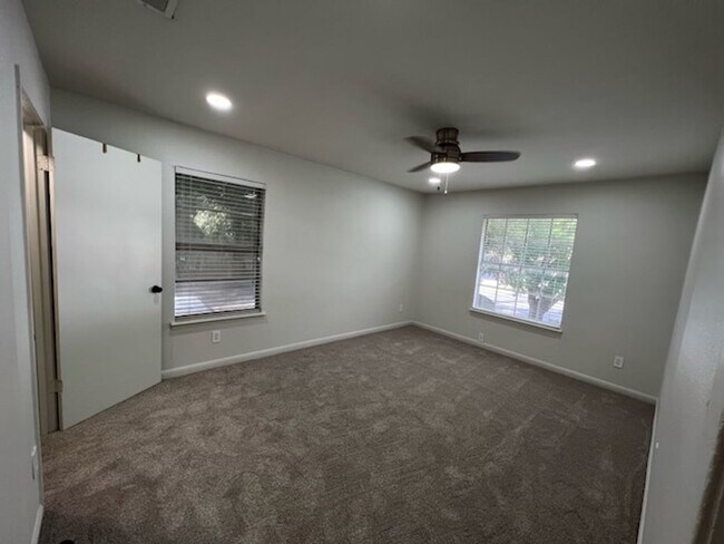 Building Photo - 3511 Alpine Cir