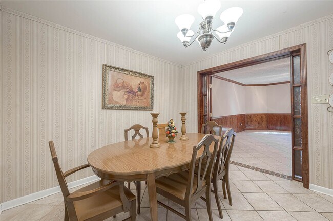 Building Photo - 1503 Miles St