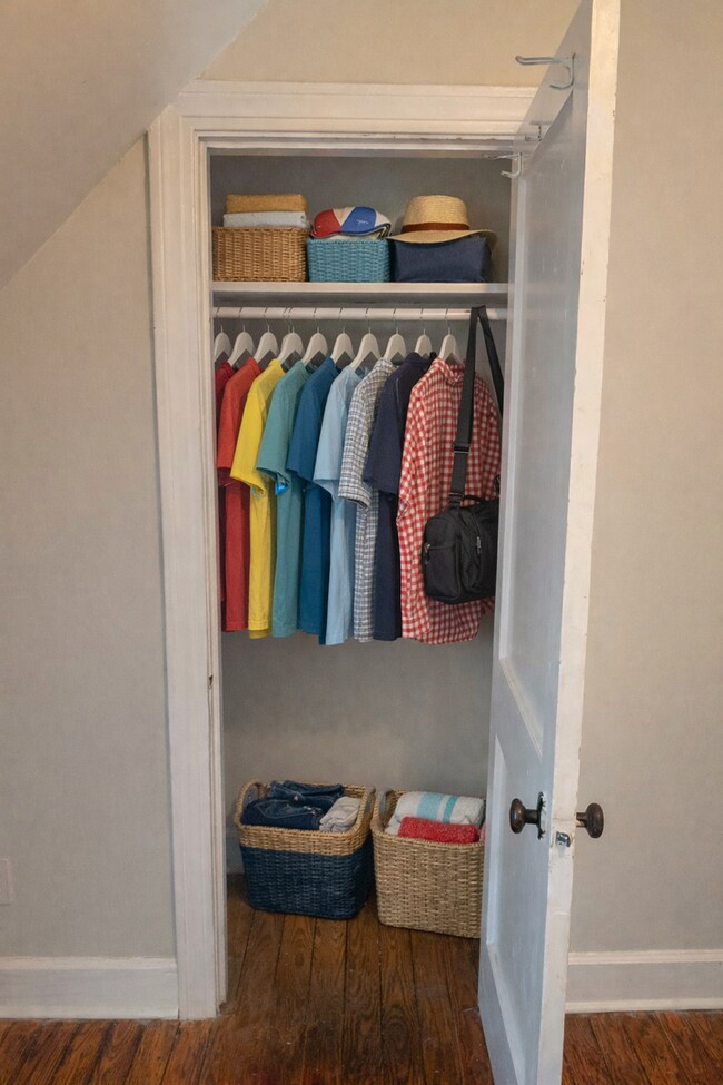 Building Photo - 424 E Maxwell St