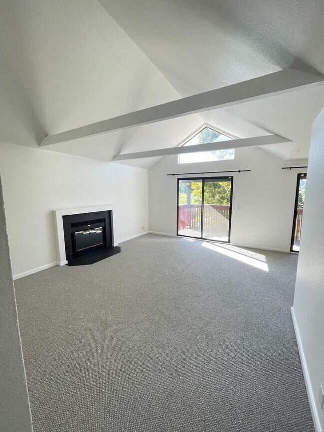 Building Photo - Available Now - 2 Bedroom 2 Bath Condo in ...
