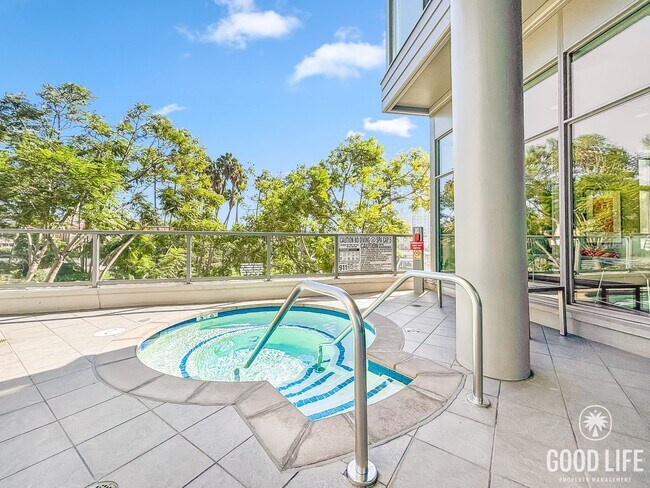 Building Photo - Stunning 2BD/2BA Condo in Downtown W/ W/D,...