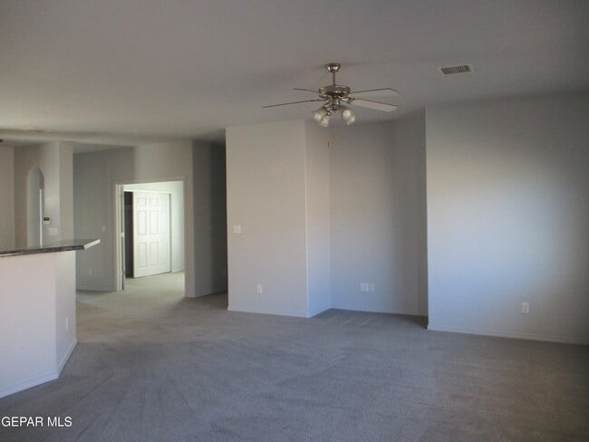 Building Photo - 612 Natasha Pl