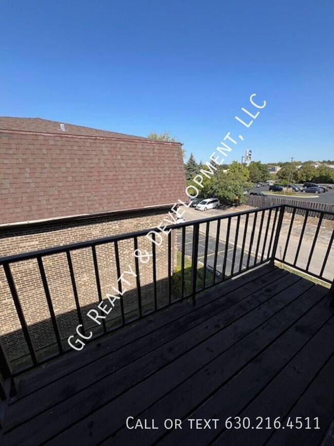 Building Photo - ***RECENTLY UPDATED NORTHBROOK CONDO / 2 B...