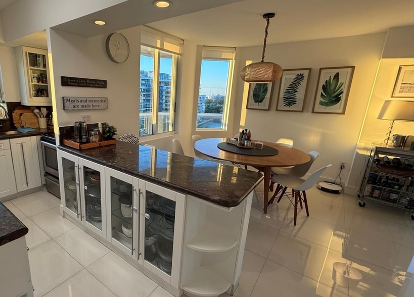 Building Photo - 5900 Collins Ave