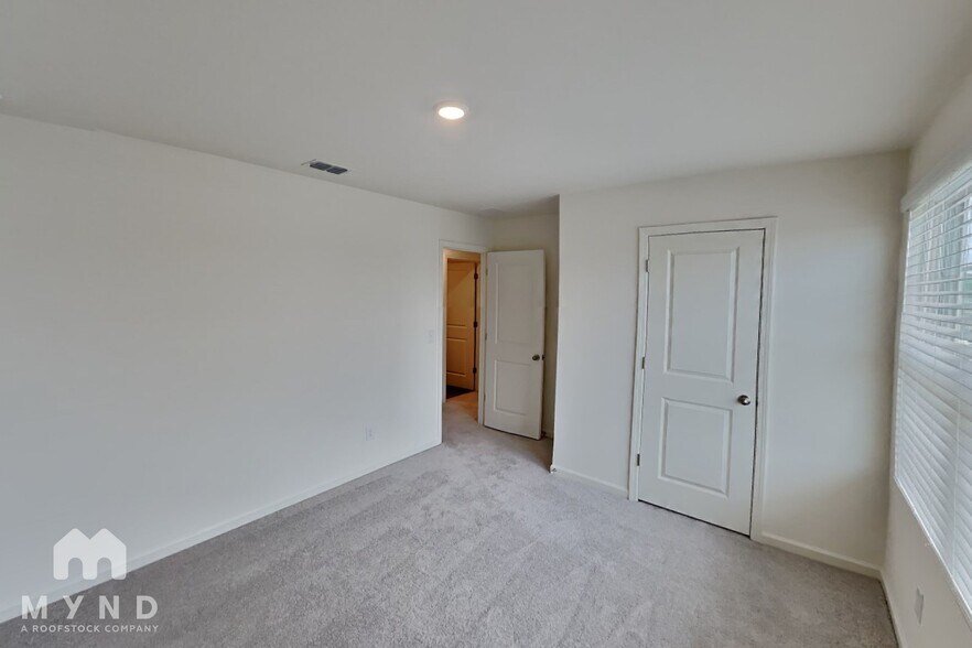 Building Photo - 121 Maison Dr