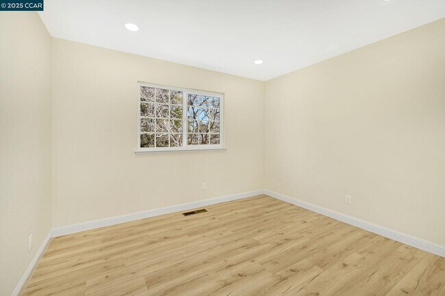 Building Photo - 1181 Sunlight Cir