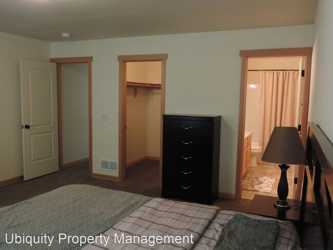 Building Photo - 3 br, 2.5 bath House - 814 Nighthawk Dr.