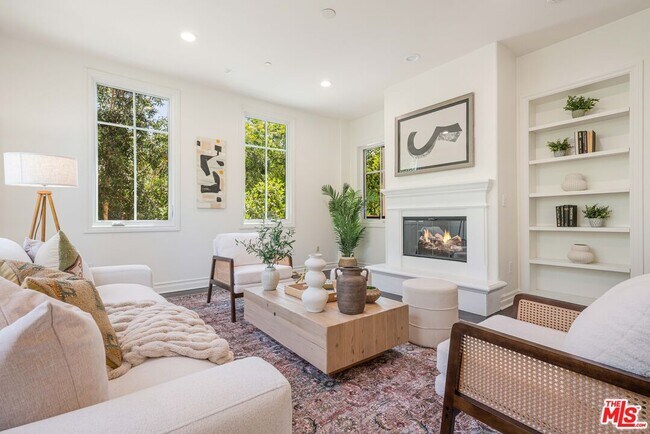 Building Photo - 6241 Crescent Park W