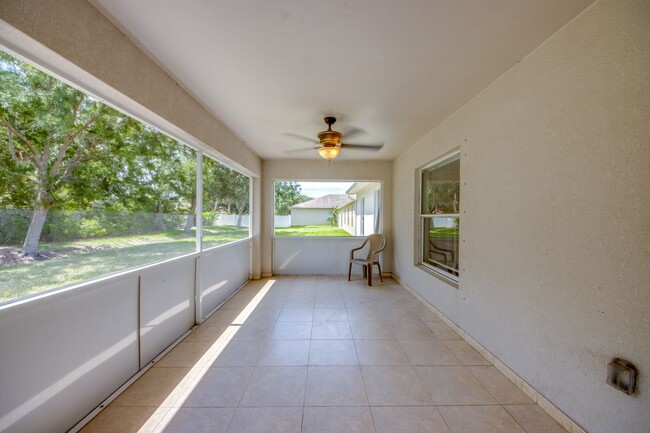 Building Photo - 2462 Nature Pointe Loop