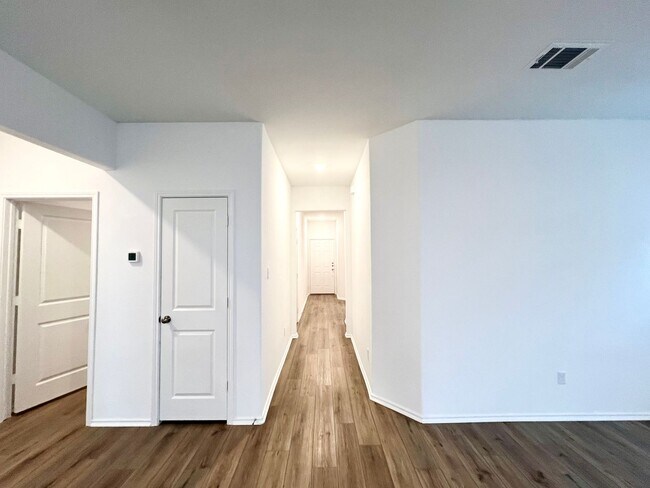 Building Photo - Jarrell Home For Lease