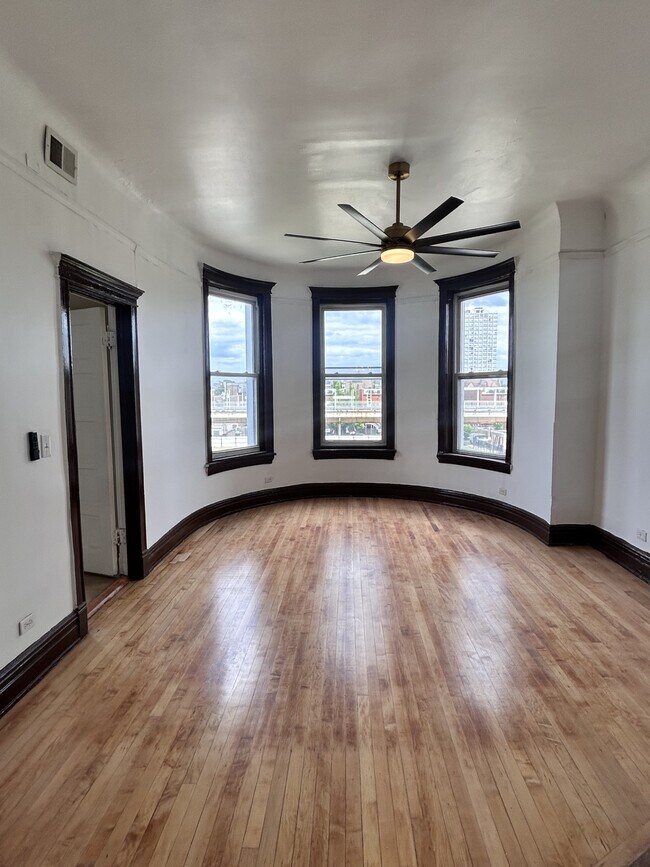 Building Photo - 4724 S Prairie Ave