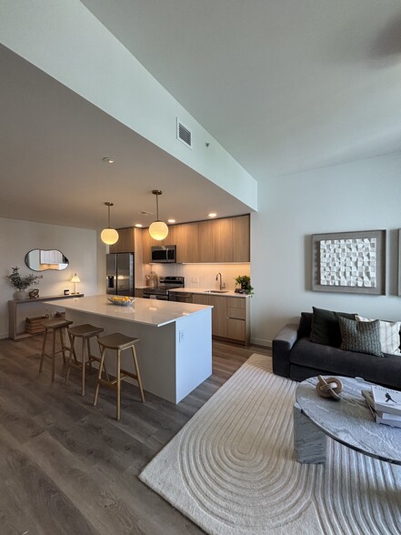 Primary Photo - 30 NW 31st St