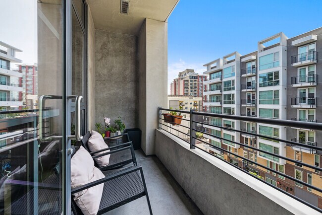 Building Photo - 1050 Island Ave