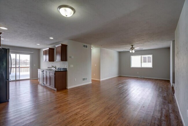 Building Photo - 434 Hanson Rd