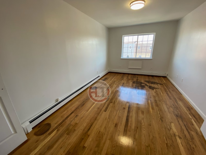 Building Photo - 286 Balcom Ave