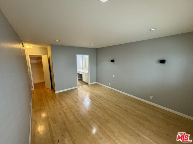 Building Photo - 1250 Kings Rd