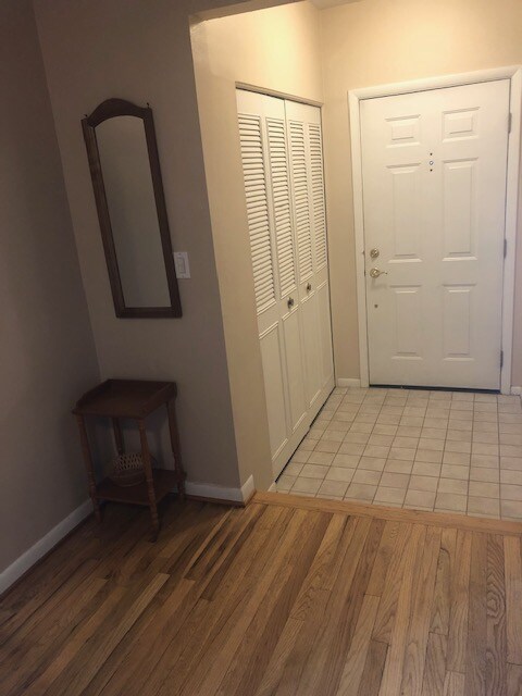 Building Photo - 447 N Fox Hills Dr