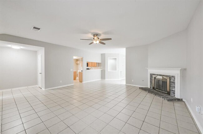 Building Photo - 14622 Bladenboro Dr