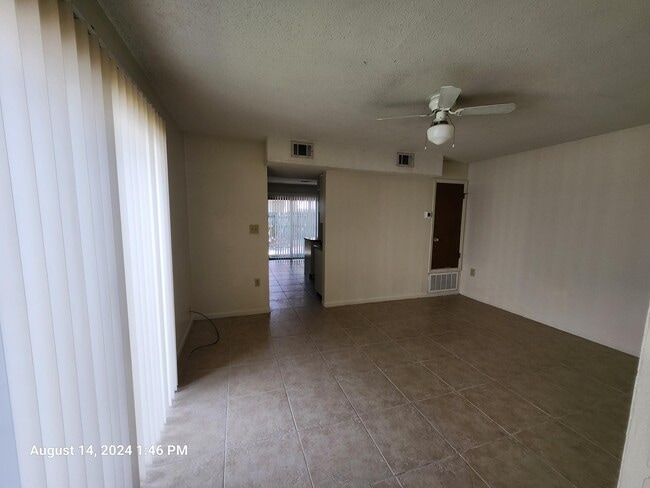 Building Photo - 159 Scottwood Dr SE