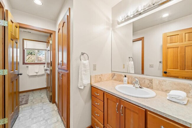 Building Photo - 7755 Cully Ln