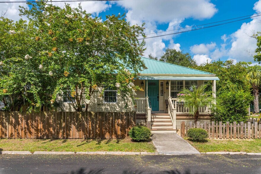 Building Photo - 36 Weeden St