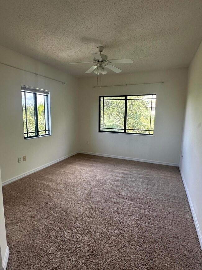 Building Photo - 3020 Alcazar Pl