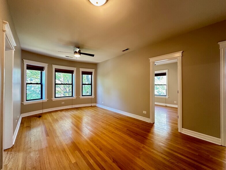Building Photo - 4609 N Paulina St