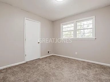 Building Photo - 912 Old Oak Dr