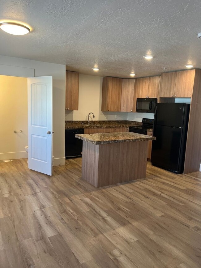 Primary Photo - Townhouse in Evanston *Move in Special *