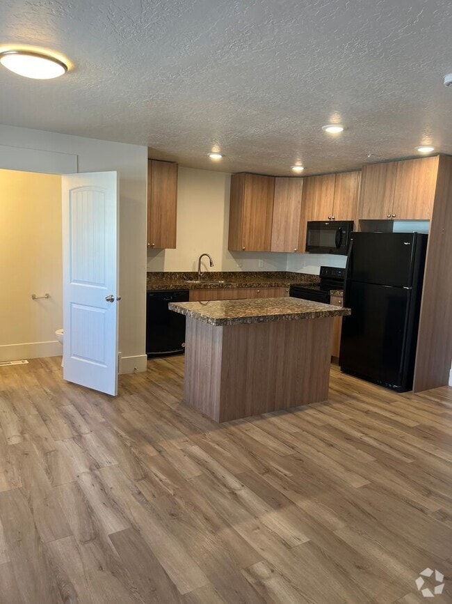 Building Photo - Townhouse in Evanston