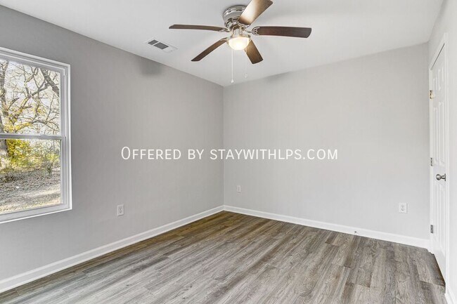 Building Photo - 2927 Beechmont St