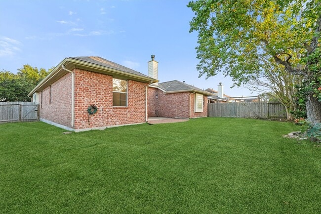 Building Photo - 7039 Fountain Lilly Dr