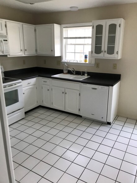 Building Photo - 4730 Carversham Way