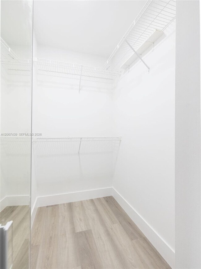 Building Photo - 801 Tanglewood Cir